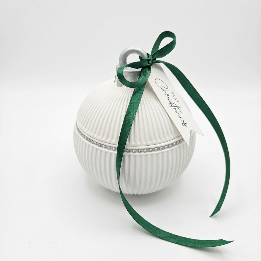 Christmas Bauble Elegance gyertya - Fehér / Arany / Téli varázslat